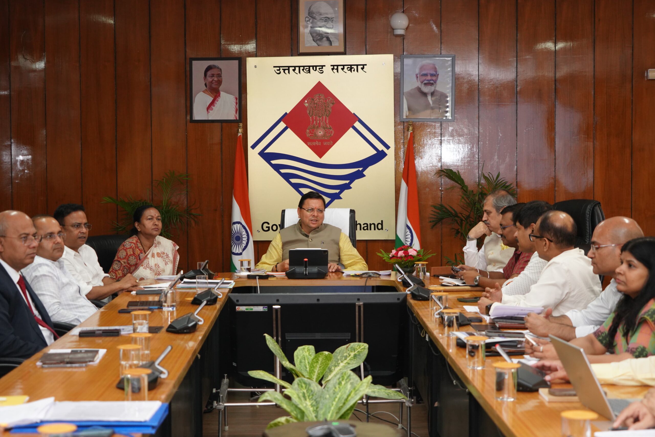 कैबिनेट द्वारा राज्य के चार धाम व अन्य प्रमुख मन्दिरों के नाम से ट्रस्ट या समिति गठित किये जाने के विरूद्ध कठोर विधिक प्राविधान किये जाने ...