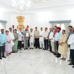 उत्तराखंड प्रदेश कांग्रेस का वृहद प्रतिनिधिमंडल मिला राज्यपाल से राज्य निर्वाचन आयुक्त को बर्खास्त करने व राज्य सरकार को कानून व्यवस्था पर निर्देश देने की करी मांग