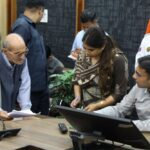 15 महीना से बुजुर्ग को चक्कर कटा रहा था कानूनगो; डीएम का चढ़ा पारा अब कई कानूनगो पर गाज गिरना तय