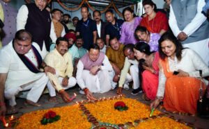 मुख्यमंत्री पुष्कर सिंह धामी भाजपा प्रदेश कार्यालय देहरादून में आयोजित दीपावली मिलन समारोह में हुए शामिल