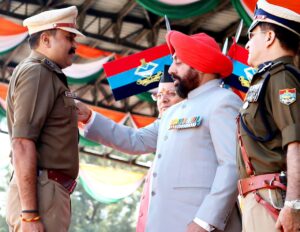 दून पुलिस के लिए गौरव के पल सराहनीय सेवा के लिए महामहिम राष्ट्रपति के सराहनीय सेवा पदक से सम्मानित हुए एसएसपी देहरादून