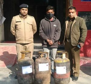 रेस्टोरेंट में हुई चोरी की घटना का दून पुलिस ने किया खुलासा