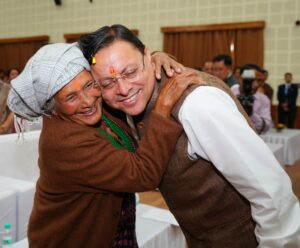 मुख्यमंत्री पुष्कर सिंह धामी ने अंतर्राष्ट्रीय महिला दिवस पर 38 वरिष्ठ महिलाओं को किया सम्मानित, कहा— “पहाड़ की असली ताकत उसकी मातृशक्ति”