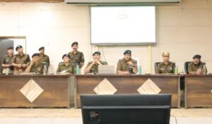 मासिक अपराध गोष्ठी में एसएसपी दून ने दिखाया सख्त रूख