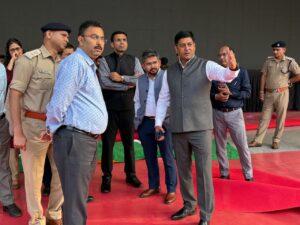 परेड ग्राउंड में प्रस्तावित कार्यक्रम के दृष्टिगत जिलाधिकारी तथा एसएसपी देहरादून द्वारा किया गया कार्यक्रम स्थल का निरीक्षण