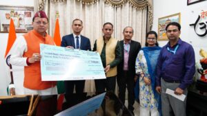 मुख्यमंत्री राहत कोष में केनरा बैंक नेदिये 25 लाख रुपये का चेक