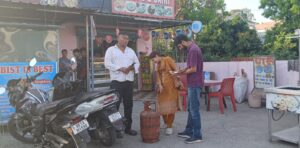 जिला प्रशासन की क्यूआरटी की कार्यवाही घरेलू गैस सिलेंडर के व्यवसायिक उपयोग पर 06 सिलेंडर जब्त