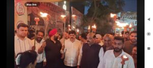 राजधानी देहरादून में चरमराई कानून व्यवस्था के खिलाफ युवा कांग्रेस ने उठाई आवाज कांग्रेस कार्यालय से पुलिस मुख्यालय तक मशाल जुलूस निकाल कर धामी सरकार और पुलिस प्रशासन को चेताने का किया काम