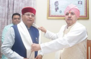 कैबिनेट मंत्री खजान दास ने श्री दरबार साहिब में टेका मत्था