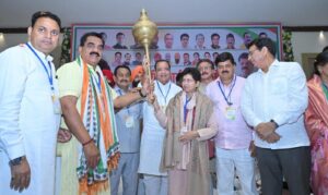 उत्तराखंड प्रदेश प्रभारी कुमारी सेलजाने आगामी चुनावों के लिए पार्टी कार्यकर्ताओं के साथ विभिन्न राजनीतिक, सामाजिक एवं संगठनात्मक मुद्दों पर सार्थक चर्चा करी