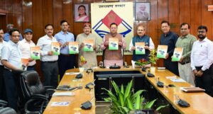 मुख्यमंत्री ने लोक निर्माण विभाग की मास्टर प्लान पुस्तिका का किया विमोचन