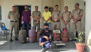 एलपीजी सिलेंडर कालाबाजारी व अवैध गैस रिफिलिंग पर जिला प्रशासन का सख्त एक्शन; प्राथमिकी दर्ज