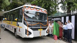 अब बस से स्कूल आएंगे अपने आधुनिक इंटेसिव केयर सेटर के बच्चे