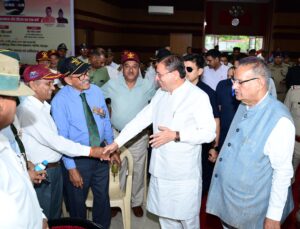 मुख्यमंत्री पुष्कर सिंह धामी ने सोमवार को दून सैनिक इंस्टीट्यूट, गढ़ी कैंट, देहरादून में ऑपरेशन सिंदूर-शौर्य, सम्मान और वीरता का एक वर्ष पूर्ण होने के अवसर पर आयोजित कार्यक्रम में प्रतिभाग किया