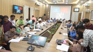 जनता दरबार में उमड़ी फरियादियों की भीड़, 201 शिकायतों पर प्रशासन ने की त्वरित सुनवाई