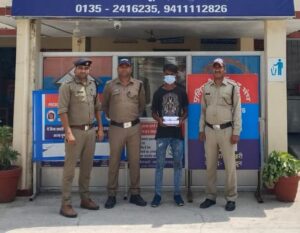 मोबाइल चोरी की घटना का दून पुलिस ने किया अनावरण