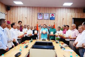 मुख्यमंत्री ने किया ‘सेवा विधि‘ पुस्तक का विमोचन‘‘