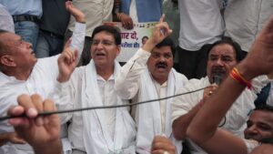 उत्तराखंड तकनीकी विश्वविद्यालय पेपर लीक मामले में कांग्रेस का जोरदार प्रदर्शन, तकनीकी शिक्षा मंत्री धन सिंह रावत का किया पुतला दहन