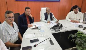 जल्द से जल्द खोली जाएं ग्रामीण सड़कें-सुमन सोमवार से आरेंज अलर्ट, सतर्क रहने के निर्देश सचिव आपदा प्रबंधन ने की समीक्षा