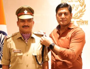 उप निरीक्षक पद से निरीक्षक नागरिक पुलिस के पद पर पदोन्नत अधिकारी के सम्मान में किया गया पिपिंग सेरेमनी का आयोजन