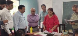 आयुक्त गढ़वाल ने सहसपुर में विशेष शिविरों का निरीक्षण कर एसआईआर कार्य की जानी प्रगति