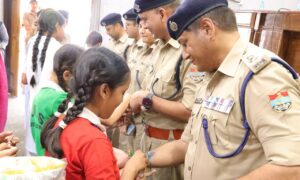 जब हाथों में राखी थाम एसएसपी दून से मिलने पहुँचे नन्हे कदम