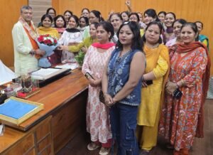नारी सुरक्षा के लिए मेयर सौरभ थपलियाल का महिला मोर्चा ने किया आभार व्यक्त