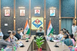 स्वास्थ्य सेवाओं में लापरवाही पर जिलाधिकारी सख्तः एएनएम निलंबित, मातृ एवं शिशु मृत्यु दर घटाने के लिए टास्क फोर्स के निर्देश