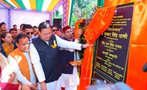 श्रीनगर में मुख्यमंत्री के स्वागत को सड़कों पर उमड़ा जनसैलाब